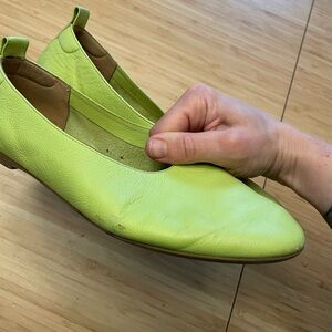 Everlane day glove in springy green